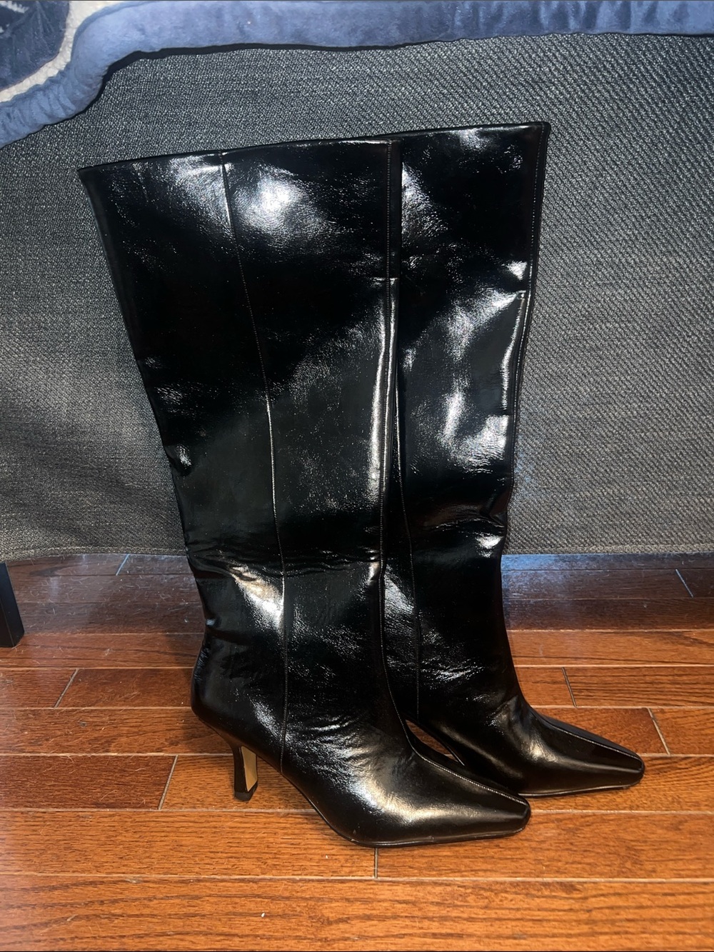 Black Women's Knee-High Pointed Toe Boots - Classic Elegance